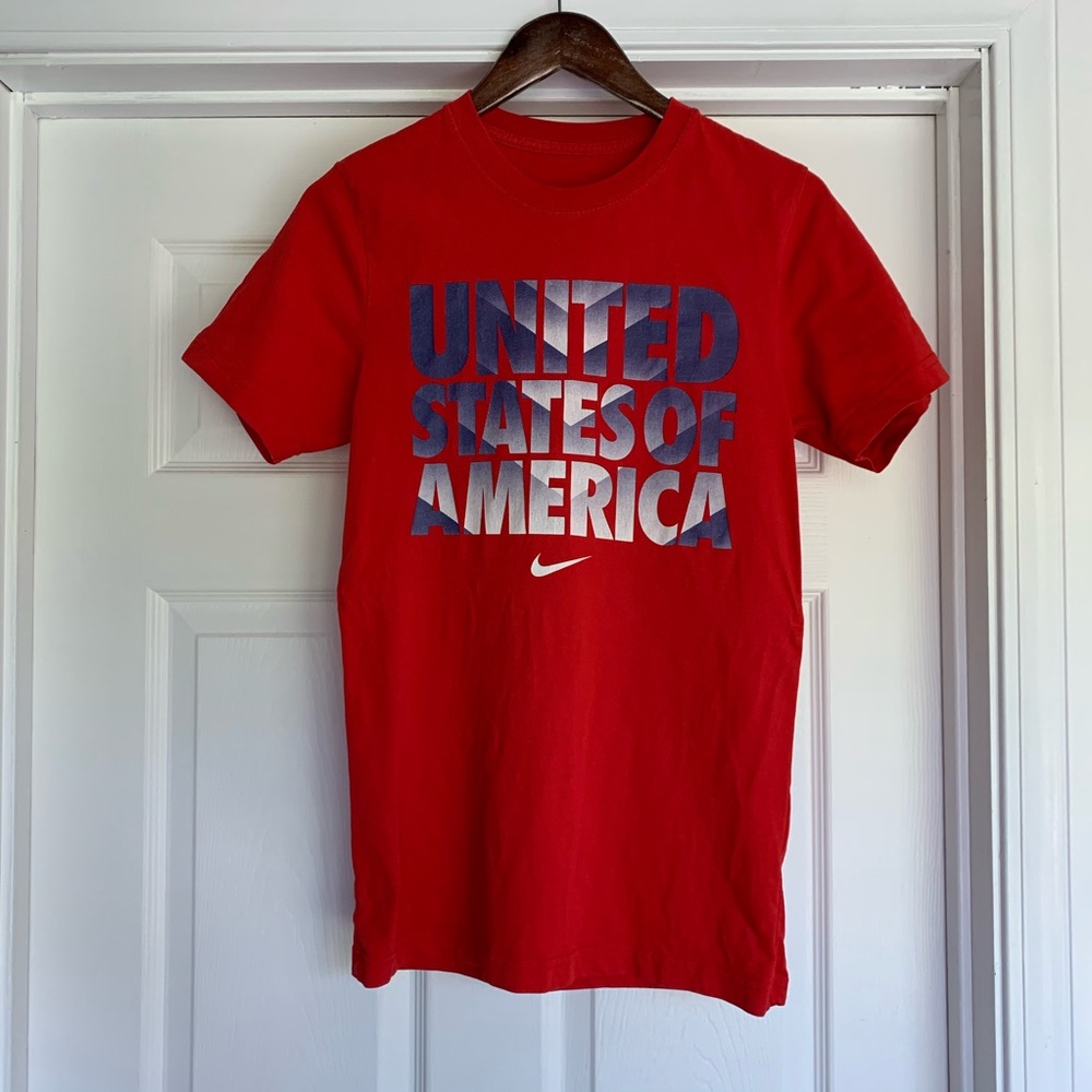 Nike US National Team T-Shirt Small, Red.